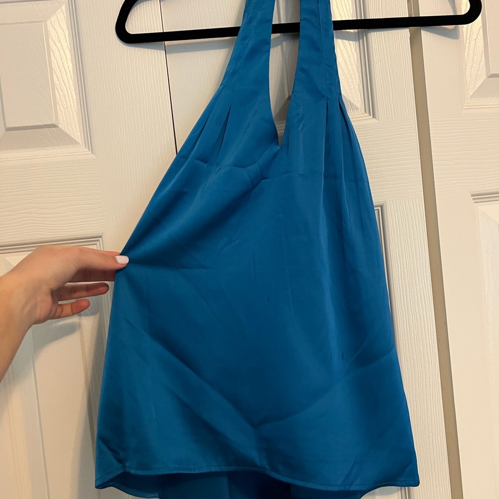 Superdown cross neck, open back tank
